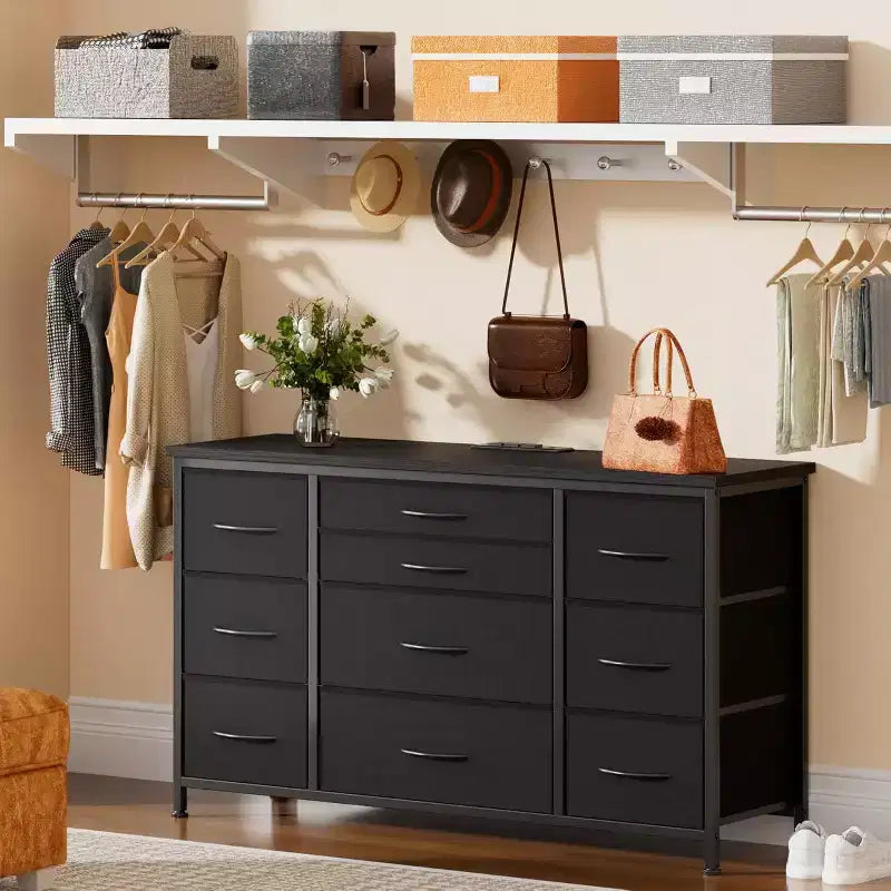 Commode à 10 tiroirs et meuble TV avec prise de courant, Rangement de chambre avec cadre en métal pour TV 55 pouces, Entrée, Placard