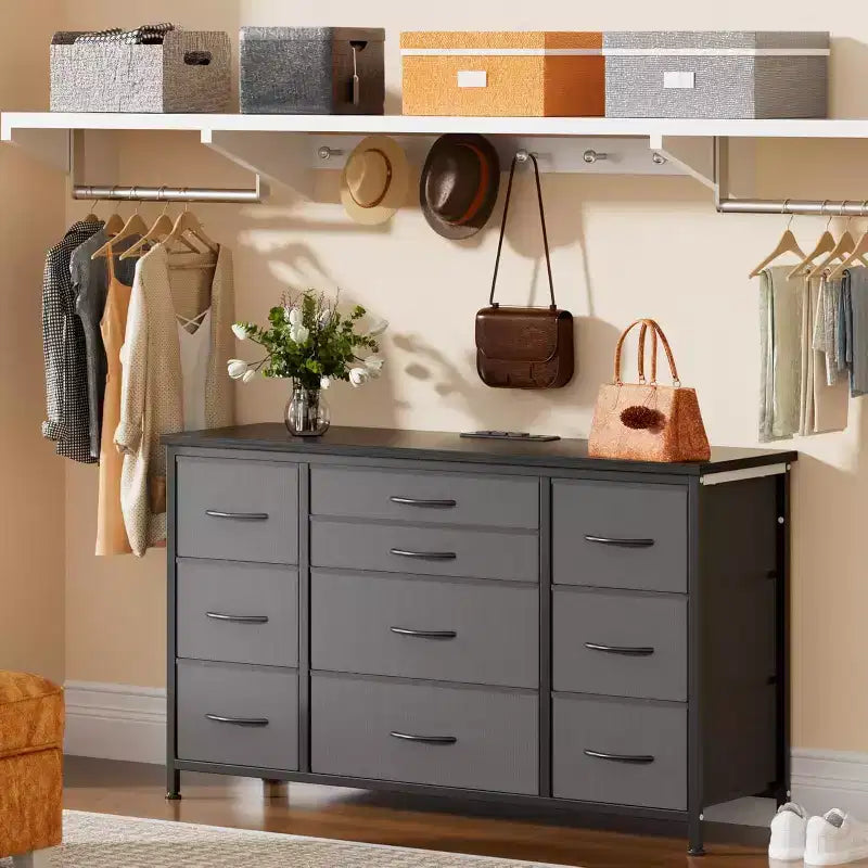 Commode à 10 tiroirs et meuble TV avec prise de courant, Rangement de chambre avec cadre en métal pour TV 55 pouces, Entrée, Placard